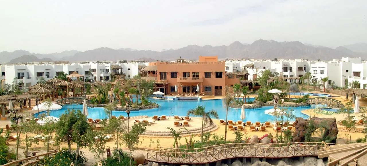 Staying in El Hadaba: 2 Family Hotels Compared