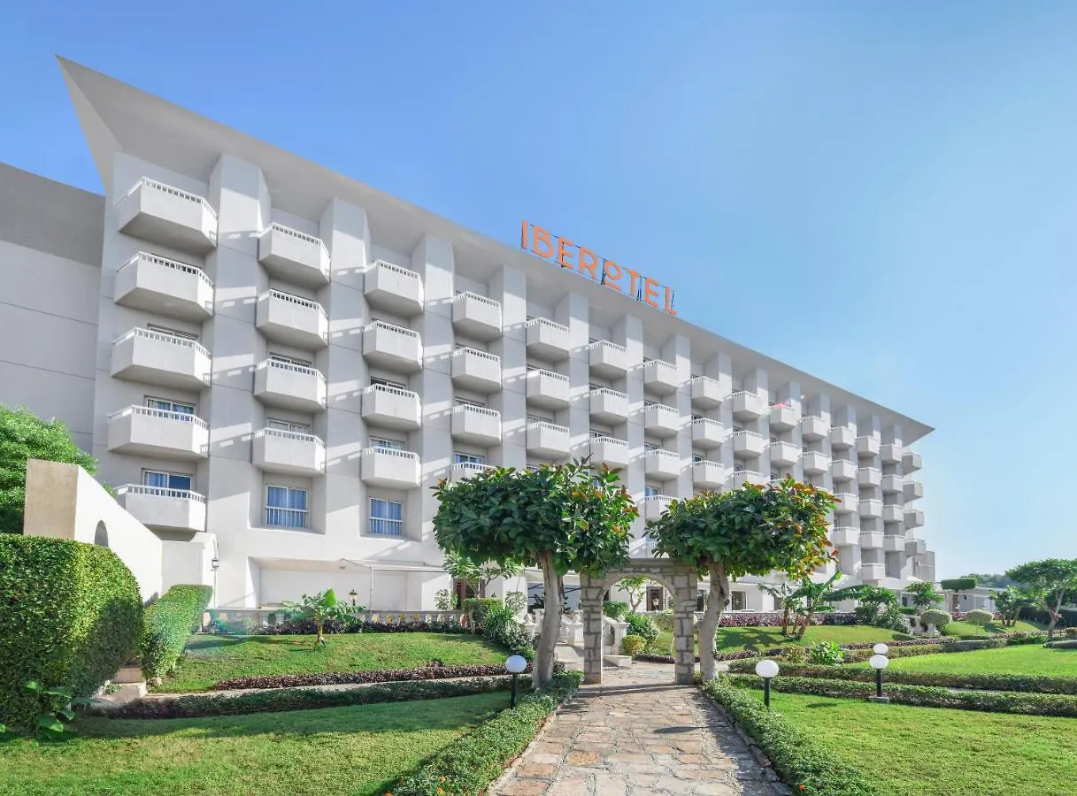 5 Central Hotels Near Luxor Museum That Deliver